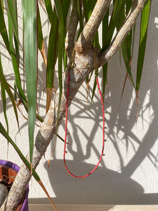 Collana con gocce in ottone