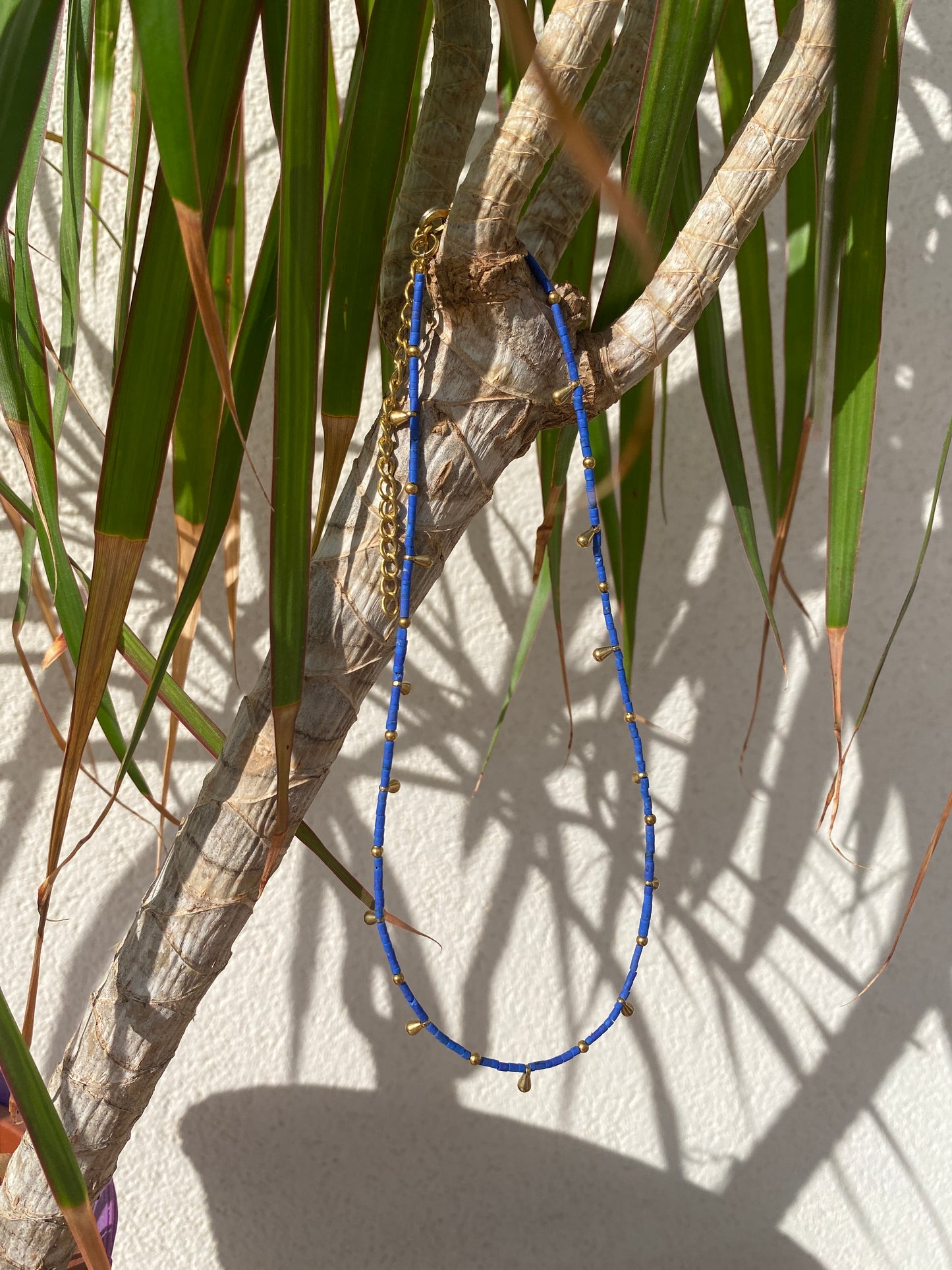 Collana con gocce in ottone