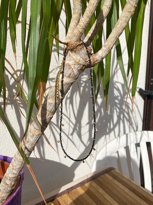 Collana con gocce in ottone