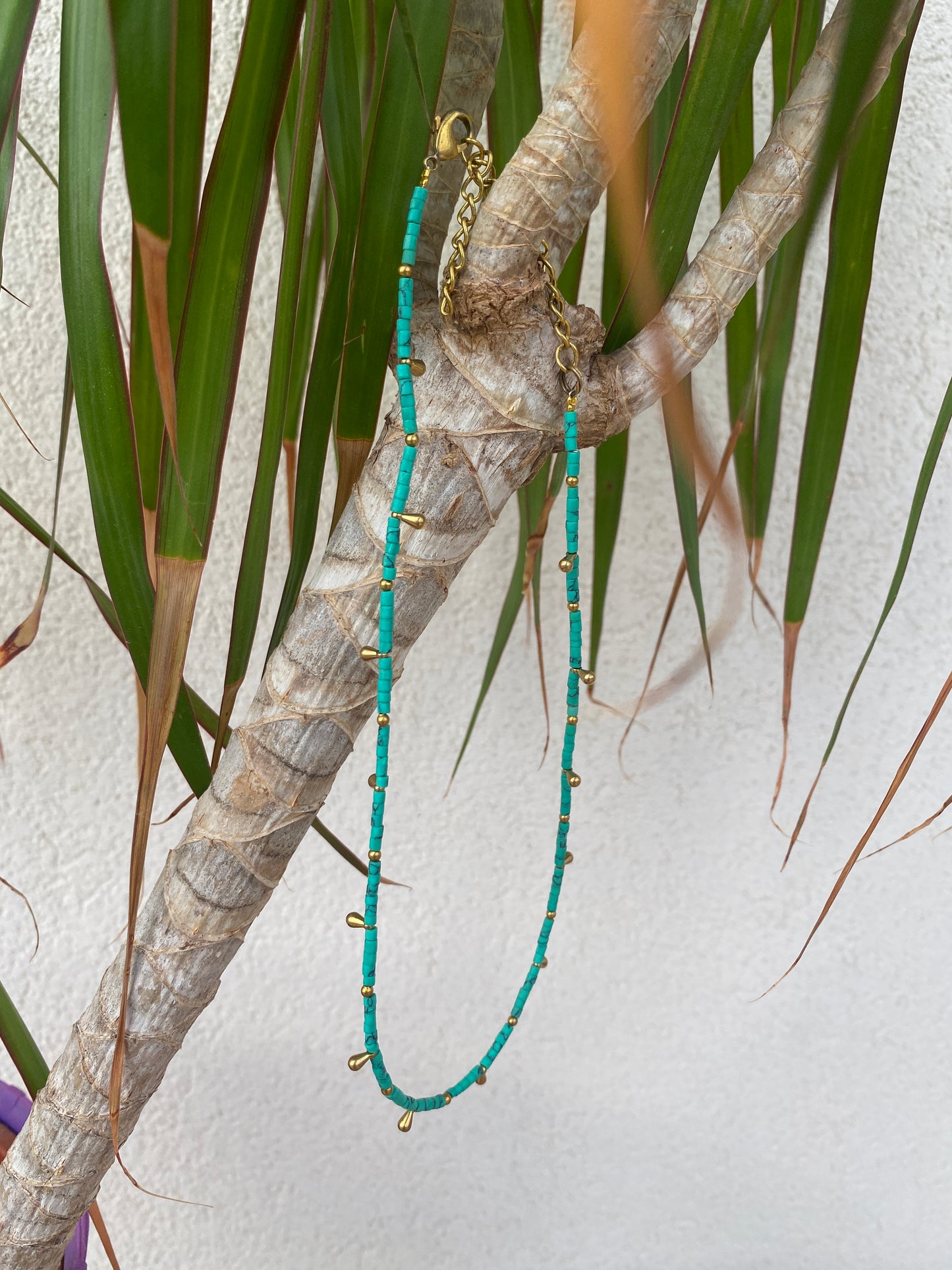Collana con gocce in ottone